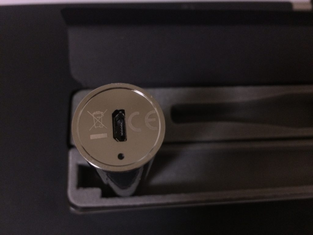 アスパイアk4のバッテリー下部の写真