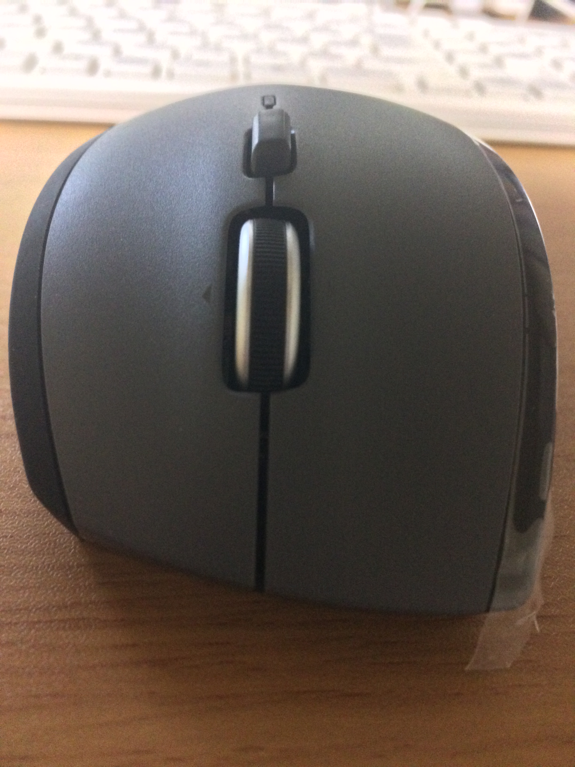 ロジクール(Logicool)のM705 Marathon Mouse)を全面から撮影した写真